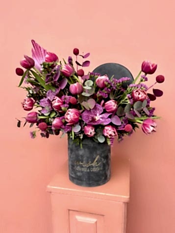 Gri Kadife Kutuda Katmerli Pembe Laleler