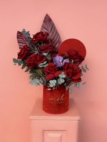 Kırmızı Kadife Kutuda Kırmızı Ekvator Gülleri