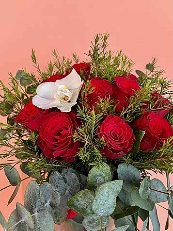 Cam Vazoda Kırmızı Güller