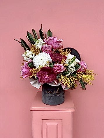 Kadife Gri Kutuda Mimosa Aranjman