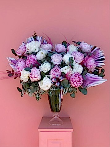 Cam Vazoda Pembe & Beyaz Şakayık Aranjmanı