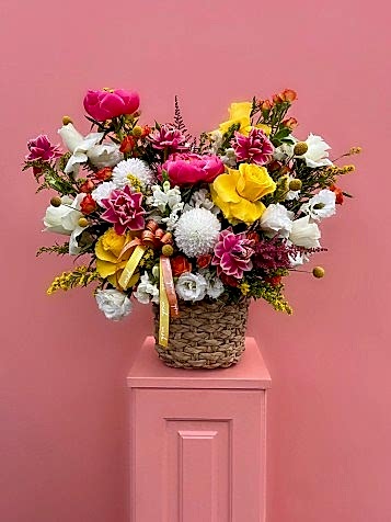 Coral Spring Hasır Sepette Aranjman