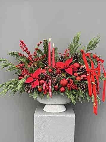 Red Elegance Özel Tasarım Mumlu Yılbaşı Aranjmanı