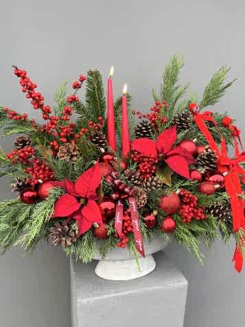 Red Elegance Özel Tasarım Mumlu Yılbaşı Aranjmanı