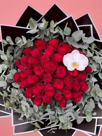 Aisha Kırmızı Gül Buketi