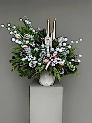 Snow Crystal Kurşun Askerli & Mumlu Lüks Yılbaşı Aranjmanı