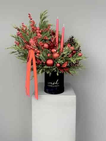 Siyah Kadife Kutuda Berry Forest Mumlu Yılbaşı Aranjmanı