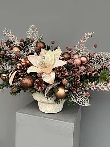 Gold Ponsetia Yılbaşı Aranjmanı