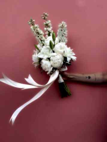 Beyaz Rüya Şakayıklı Gelin Buketi