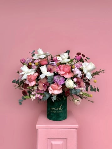 Yeşil Kadife Kutuda Pastel Bloom Aranjman