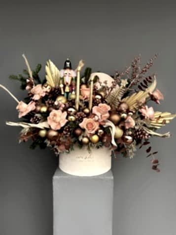 Fancy Kadife Kutuda Fındıkkıran Figürlü Grande Deluxe Yılbaşı Aranjmanı