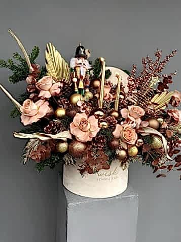 Fancy Kadife Kutuda Fındıkkıran Figürlü Grande Deluxe Yılbaşı Aranjmanı