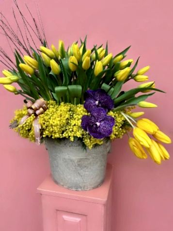 Lüks Sarı Lale Bahçesi Aranjmanı