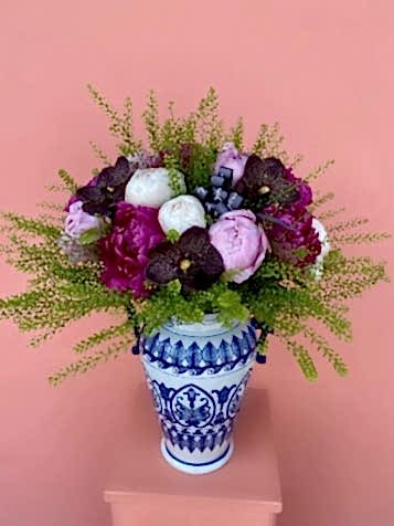 Özel Bleu Blanc Vazoda Şakayıklar