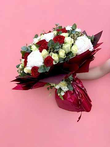 Şakayıklar & Güller Love Story Lüks Buket