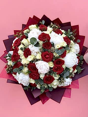 Şakayıklar & Güller Love Story Lüks Buket