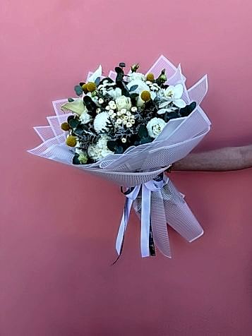 White Aura Karışık Buket